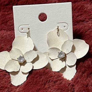 NWT off white to cream earrings